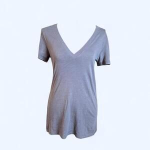 grey Victoria's Secret PINK V-neck short sleeve top Size Small